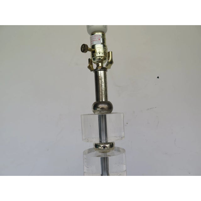 Mid-Century Modern 1970s Contemporary Lucite & Chrome Table Lamp For Sale - Image 3 of 6