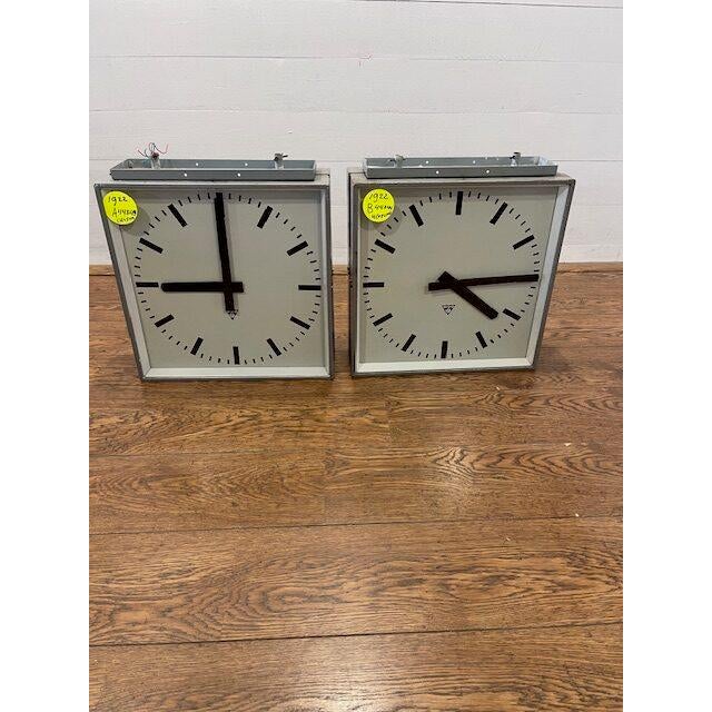 Metal Large Industrial Square Double Sided Factory Wall Clocks from Pragotron, 1970s For Sale - Image 7 of 8