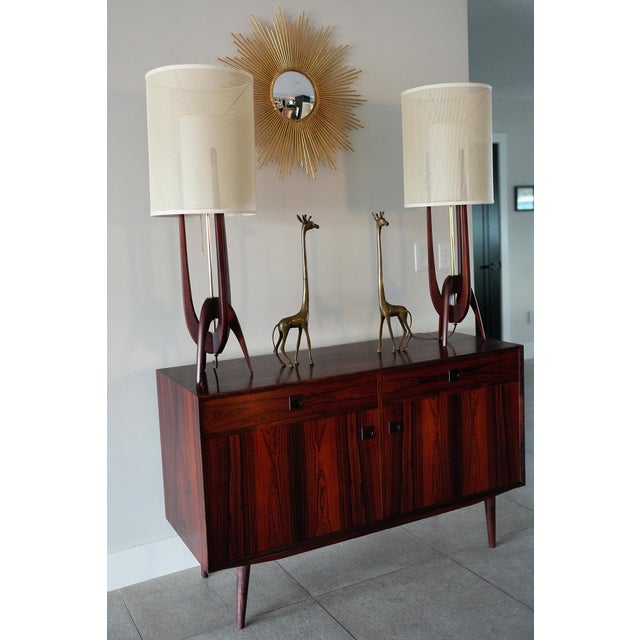 Wood 1960s Mid Century Modern R&j Manufacturing Model 30 Table Lamps - a Pair Restored For Sale - Image 7 of 18