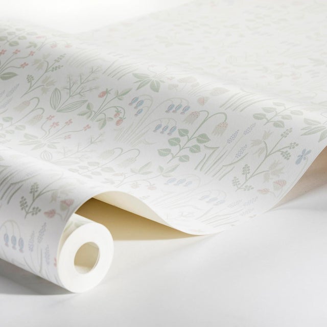 Inspired by Swedish folklore, Strawberry Field in ivory is a whimsical depiction of delicate violets and delicious...