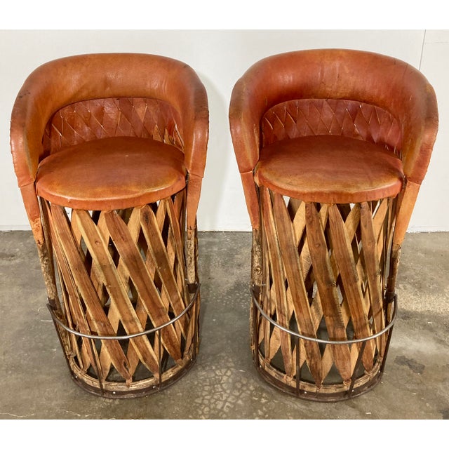 Vintage Mexican Southwest Equipale Leather and Cedar Wood Bar Stools, Pair For Sale - Image 4 of 12