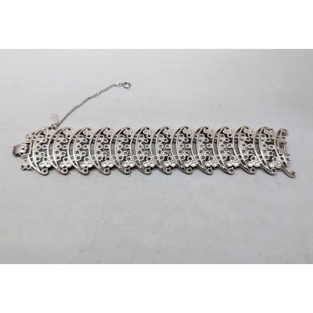 1970s Vintage 1973 Signed Monet Rhodium Plated Openwork Link Primavera Bracelet For Sale - Image 5 of 8