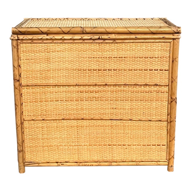 Vintage Chinoiserie Bamboo and Cane Wicker Lidded Small Side Table, Blanket Chest For Sale