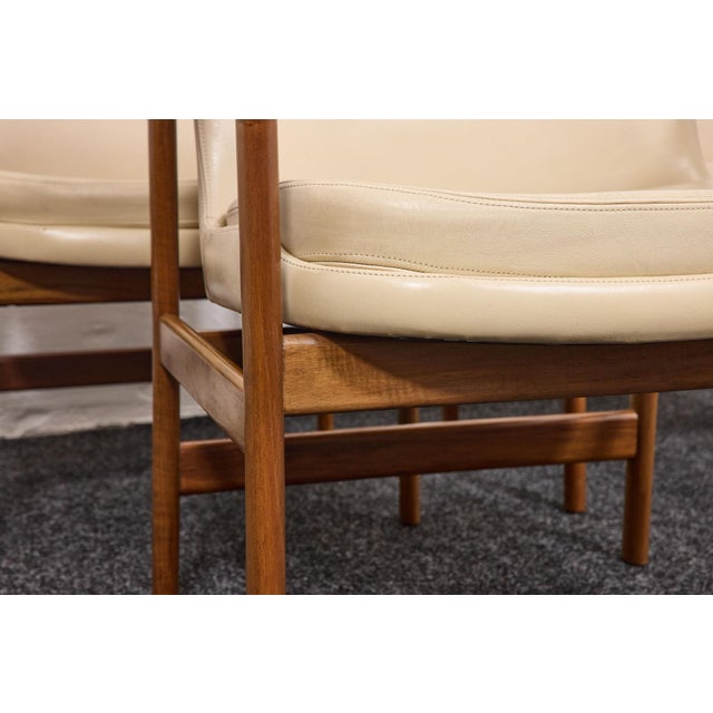 Wood Vintage Dining Armchairs in Walnut and Vinyl Leather from Ib Kofod-Larsen, 1963, Set of 4 For Sale - Image 7 of 18