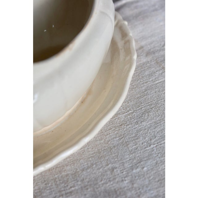 1970s Antique Ivory Earthenware Gravy Boat from Villeroy & Boch, 1970s For Sale - Image 5 of 10