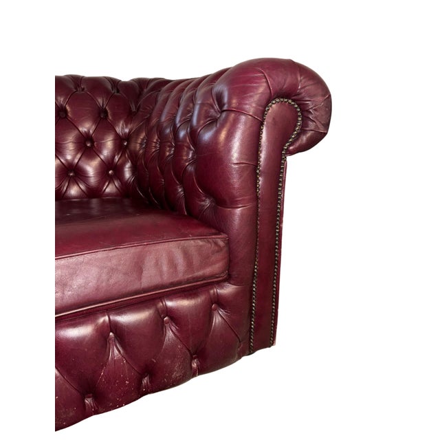 English Chesterfield Armchair in Burgundy Leather, 1980s For Sale - Image 6 of 8