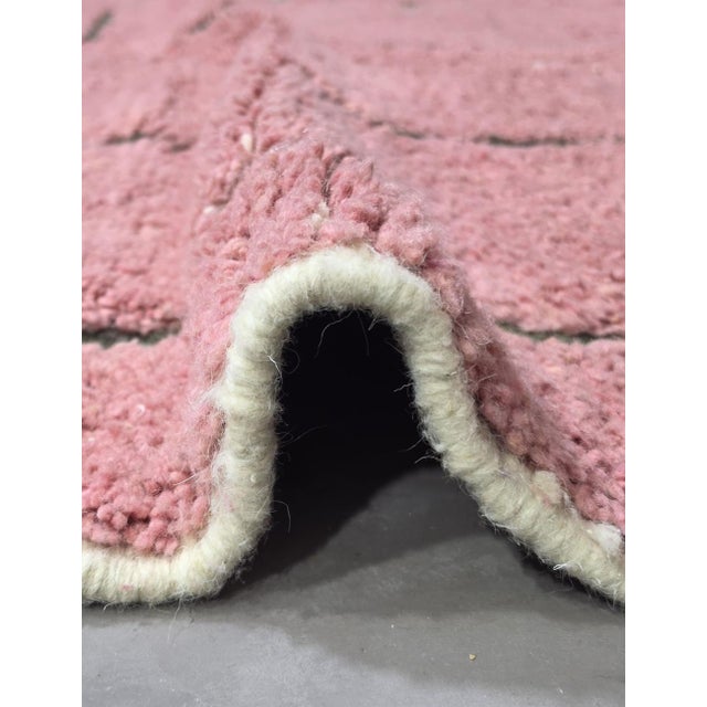 Mid-Century Modern Pink Contemporary Wool Rug - 7.9 X 6 Ft For Sale - Image 3 of 6