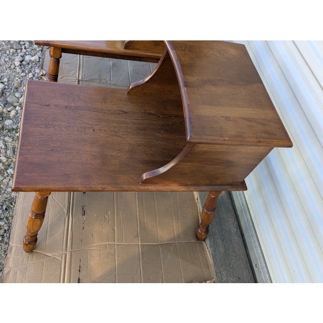 Pair of Vintage Maple Colonial Style End/Side Tables For Sale - Image 4 of 7