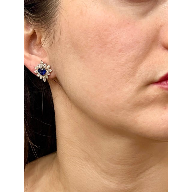 Early 20th Century GIA Certified Ceylon Heart Shape Sapphire & 3.5 Carat Diamond Stud Earring 18KG For Sale - Image 5 of 18
