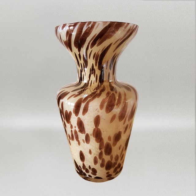 1970s luxury handcrafted vase, masterfully executed in Murano glass by an Italian Maestro del Vetro (Master of Glass)....