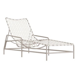 Brown Jordan Kantan Aluminum Suncloth Chaise Lounge, Dove frame with White fabric For Sale