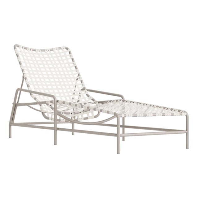Brown Jordan Kantan Aluminum Suncloth Chaise Lounge, Dove frame with White fabric For Sale