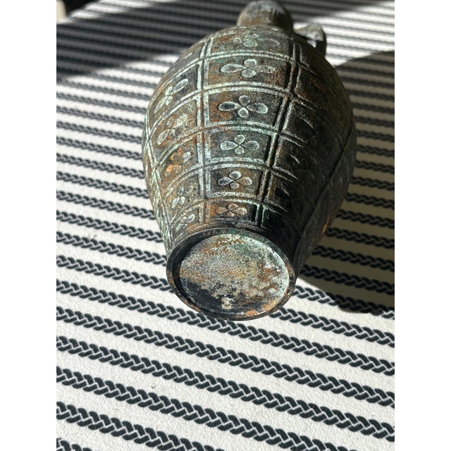 Verdigris Vintage Heavy Metal Amphora Vase With Verdigris Patina - Mid-Century Italian Classical Revival Piece For Sale - Image 8 of 10