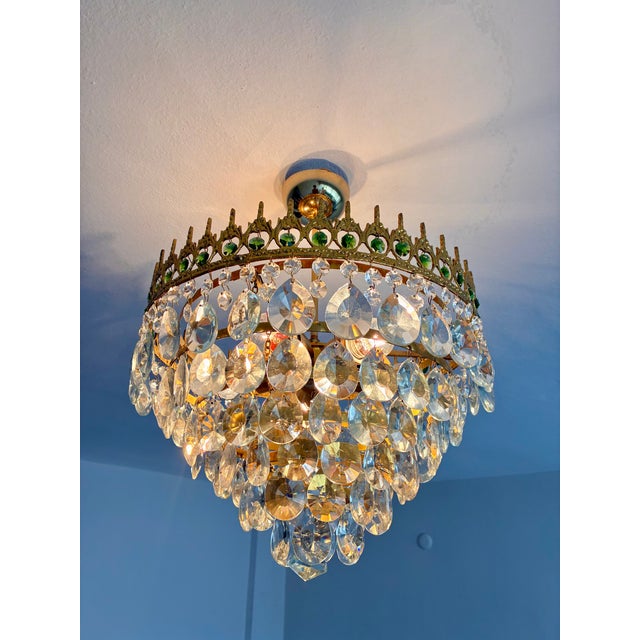 Vintage Brass & Original Emerald Green Crystal Crown Cascade Chandelier – 5 Light For Sale - Image 13 of 17