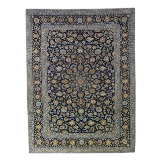 Handknotted Oriental Rug in Wool For Sale
