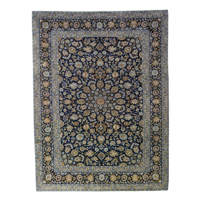 Handknotted Oriental Rug in Wool For Sale