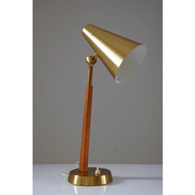 1950s Mid-Century Scandinavian Table Lamp in Brass & Oak from Falkenbergs For Sale - Image 5 of 13