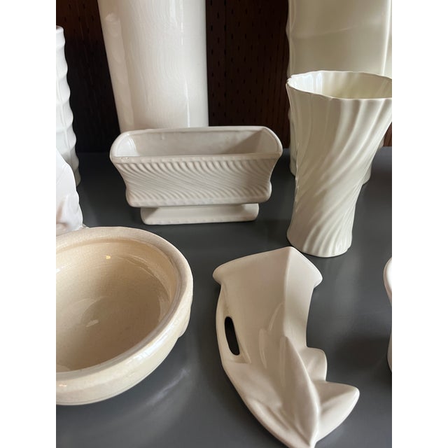 Vintage Cream/White Pottery Ceramics 40s McCoy/Bauer/Usa/Catalina Lot (12) For Sale - Image 9 of 16