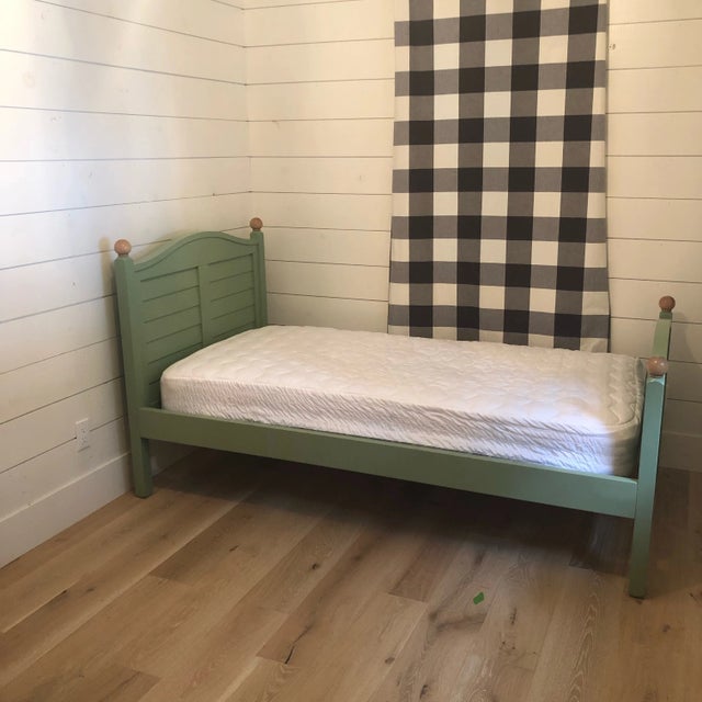 Vermont Tubbs Hand-Crafted Clapboard Twin Bed with Guardrail For Sale - Image 10 of 10