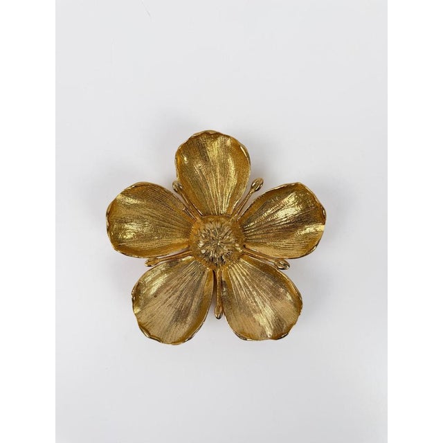 Vintage Brass Metal Flower Ashtray in the style of Gucci with Removable Petals, 1970s For Sale - Image 6 of 17