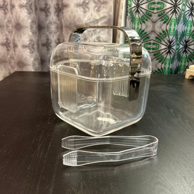 Transparent Ambrogio Pozzi for Fratelli Guzzini Italian Acrylic and Lucite Ice Bucket and Tongs For Sale - Image 8 of 10