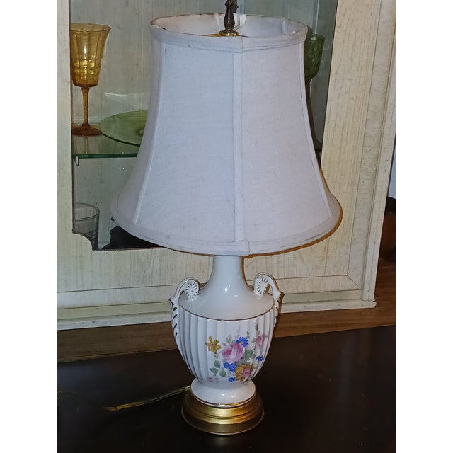 1950s Vintage German Dresden Style Porcelain Urn Table Lamp For Sale - Image 5 of 7