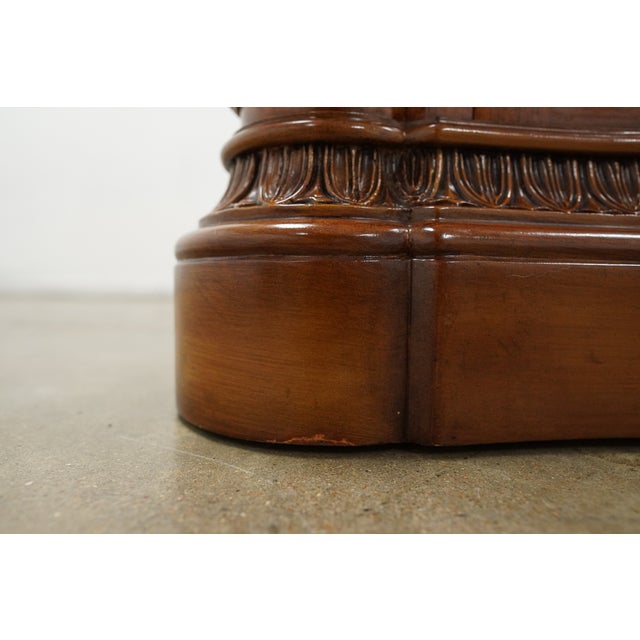 Vintage Traditional Serpentine 6-Drawer Chest For Sale - Image 18 of 18