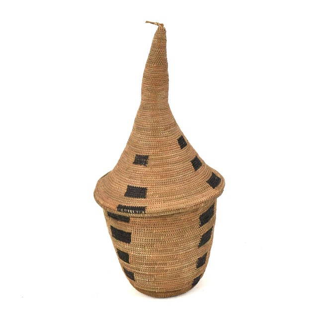 African Early 20th Century Tutsi Basket with Lid Rwanda For Sale - Image 3 of 7