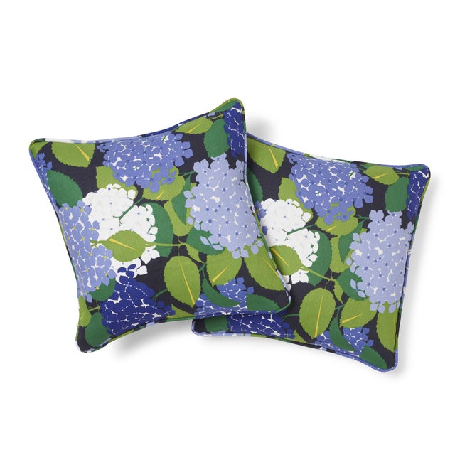 This 18" x 18" pillow features Hydrangea, a linen and cotton blended fabric, in Document. In this large-scale design,...