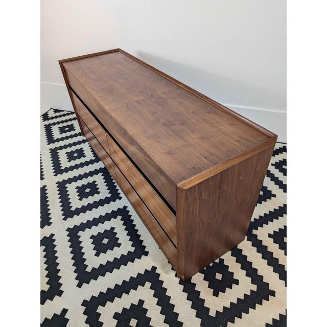 1960s MCM 6 Drawer Walnut Dresser by Dillingham For Sale - Image 5 of 6