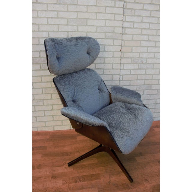 Gray Mid Century Modern George Mulhauser Mr. Chair & Ottoman Newly Reupholstered in Boucle For Sale - Image 8 of 12
