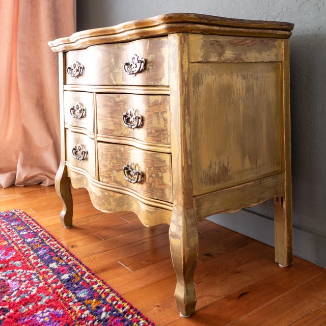 Italian Florentine Style Painted Gold Distressed Chest of Drawers For Sale - Image 10 of 13