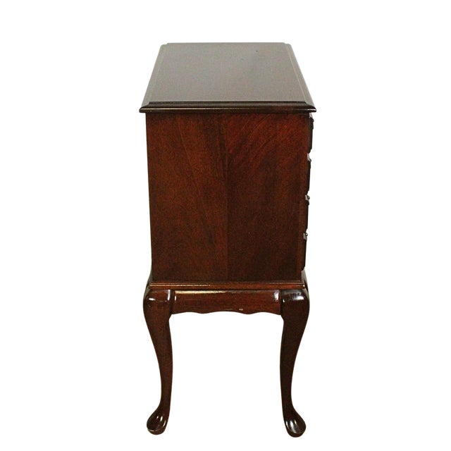1980s Late 20th Century Queen Anne–Style Cherry Wood Silverware Chest For Sale - Image 5 of 6