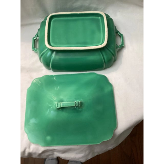 Art Deco 1940s Homer Laughlin Riviera Jade Green Covered Casserole Dish For Sale - Image 3 of 4
