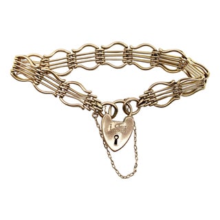 Late 19th Century Victorian 9k Gold Gate Bracelet With Padlock Heart Clasp For Sale