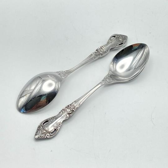 Oneida Northland "Baton Rouge" 95-Piece Flatware Set With Storage Chest (Vintage 1970s/80s Service for 10 + Extras and Serving Pieces) For Sale In Philadelphia - Image 6 of 18