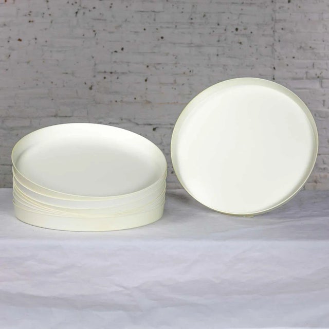 1970s Mid Century Modern Trays Round White Plastic Splatter Platters by Sabe’s For Sale - Image 11 of 11