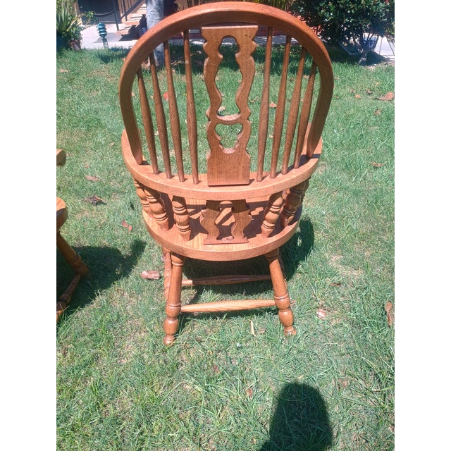 Pair of Windsor Captain’s Chairs, Model 619 (C. 1975), Attributed to S. Bent & Bros. – Solid Oak Colonial Revival Armchairs For Sale In Los Angeles - Image 6 of 13