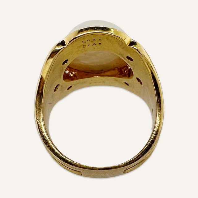 Tuscan 1990s Mabe Pearl, Diamond, Ruby and Emerald Ring in 18k Yellow Gold Size 7.25 For Sale - Image 3 of 5