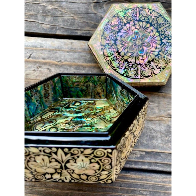 Korean Najeonchilgi Hexagonal Mother-of-Pearl Floral Lacquer Box For Sale - Image 9 of 15
