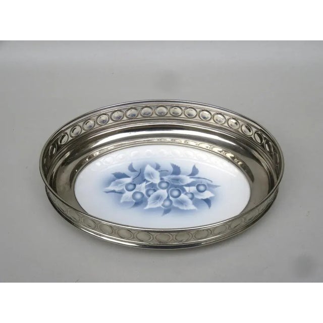 A small bowl, very nice to use as a fruit bowl, pastry sheet or bread basket, from the Art Nouveau period with a ceramic...