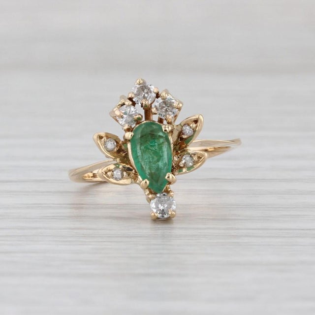 Modern 0.47ctw Pear Emerald Diamond Halo Ring 18k Yellow Gold Size 5 For Sale - Image 3 of 7