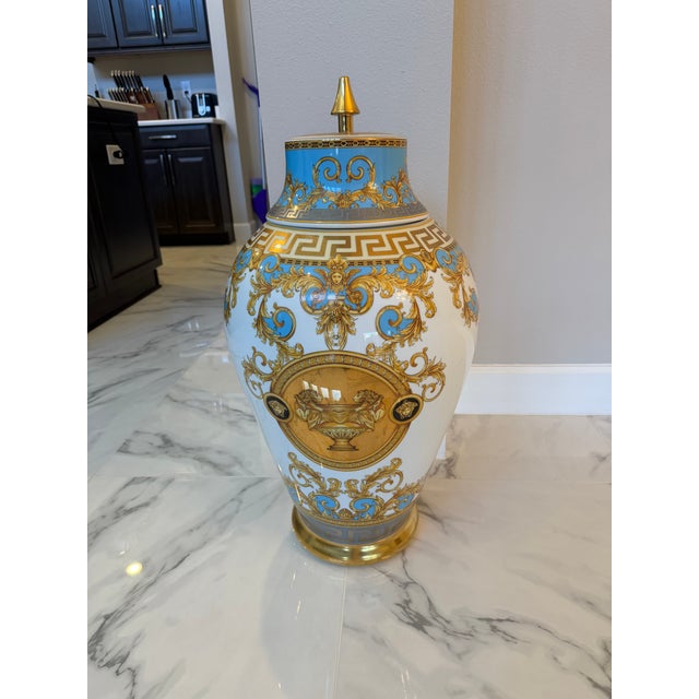 Versace Versace Prestige Gala Bleu Decklevase 76 Cm For Sale - Image 4 of 7