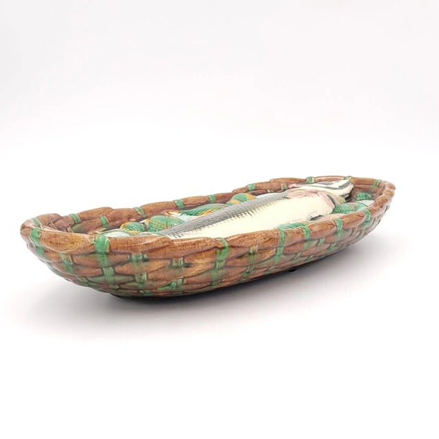 Minton Majolica Fish in Tray, England Circa 1870 For Sale In San Francisco - Image 6 of 9