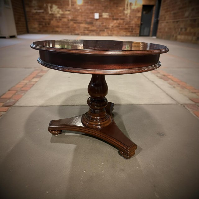 Vintage Round Mahogany Pedestal Table With Inlaid Top For Sale - Image 4 of 11
