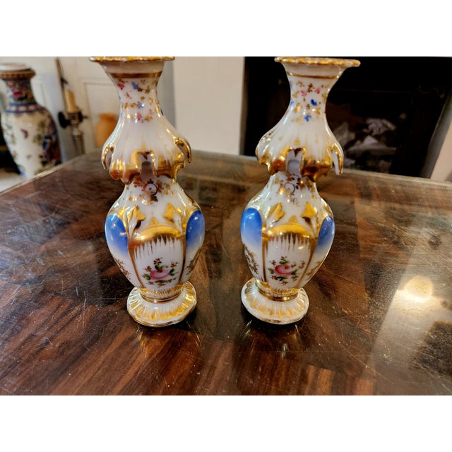 Adorable 19th-century Paris porcelain bud vases decorated with flowers and gold on a white painted background superb...