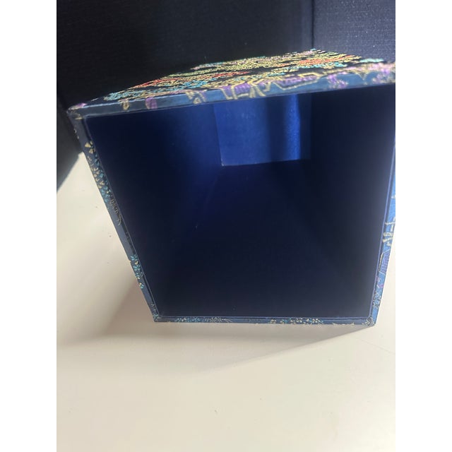 Vintage Navy Blue Chinoiserie Brocade Square Cachepot Planter – Set of 2 Oriental Silk Waste Bins For Sale In Fayetteville, AR - Image 6 of 8