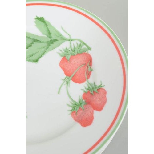 Fraise Series Lunch Plates in Porcelain by Bill Goldsmith for Limoges, 1980s, Set of 4 For Sale - Image 3 of 5