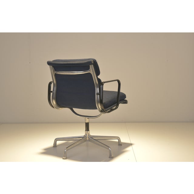 This is a Vitra Soft Pad Chair EA 208, designed by Charles and Ray Eames. The chair was designed in 1969 as part of the...
