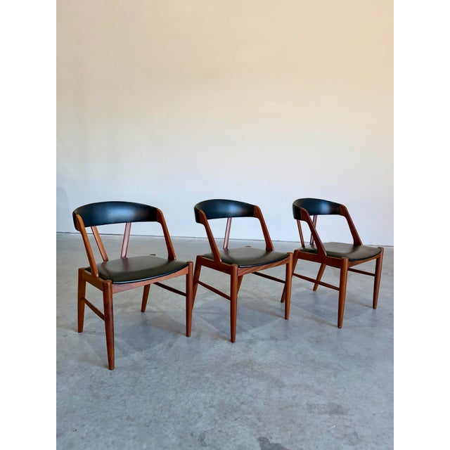 Mid-Century Modern 1960s Set of 6 Kai Kristiansen Style Danish Teak Mid Century Dining Chairs For Sale - Image 3 of 12